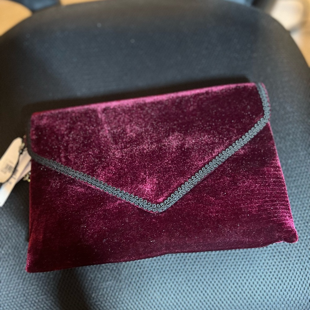 Crossbody handbag with gold chain strap inside. Tags still attached!